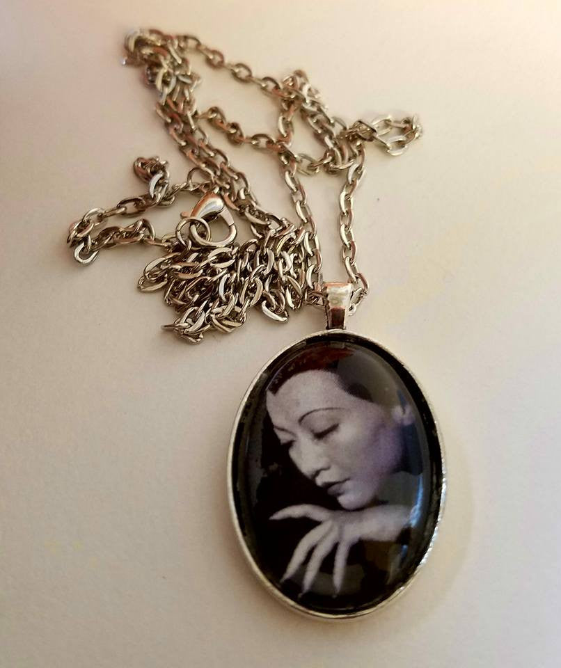 Anna May Wong - Nails Cabochon Necklace
