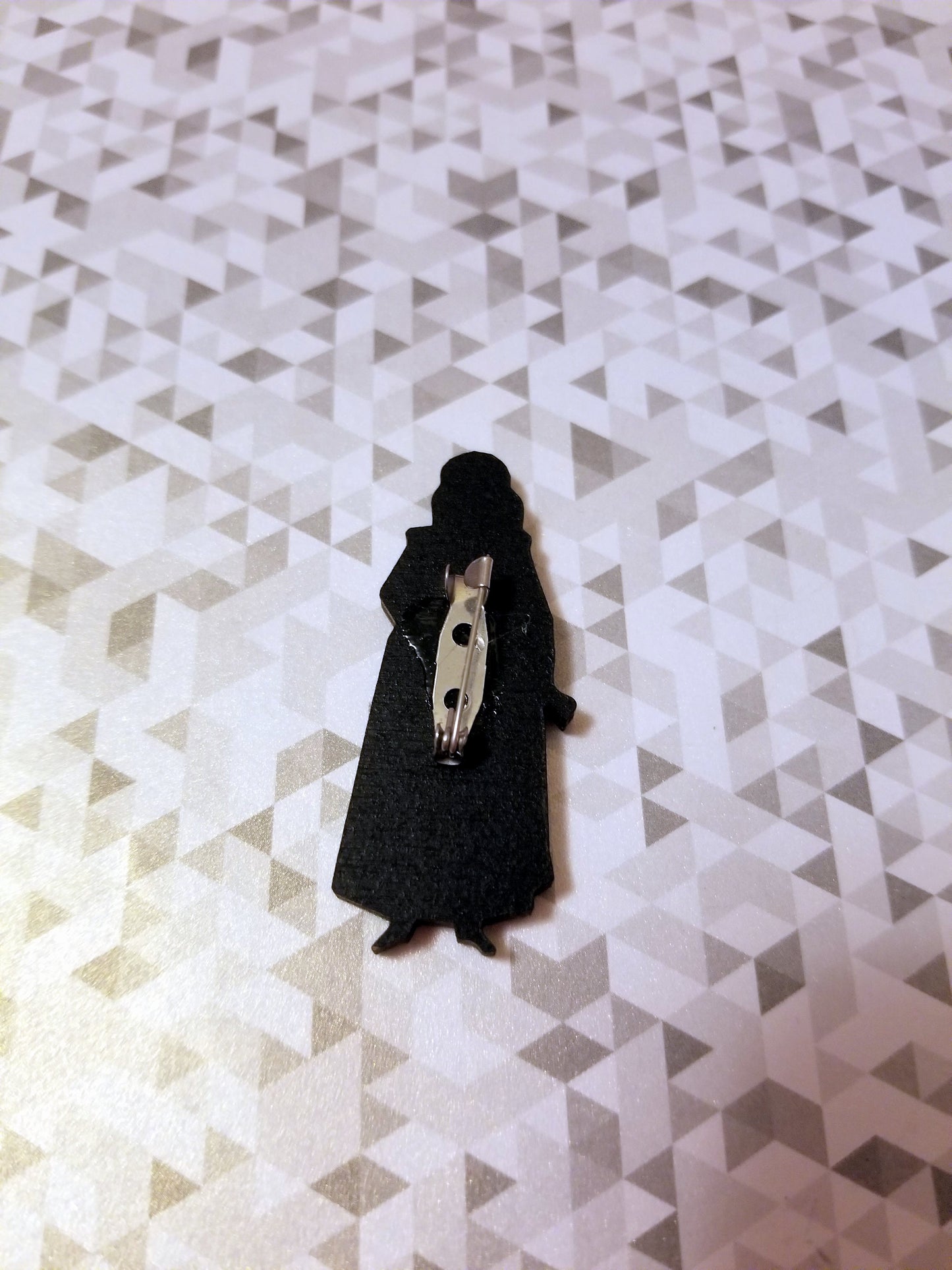 Elizabethan Lady Lapel Pin