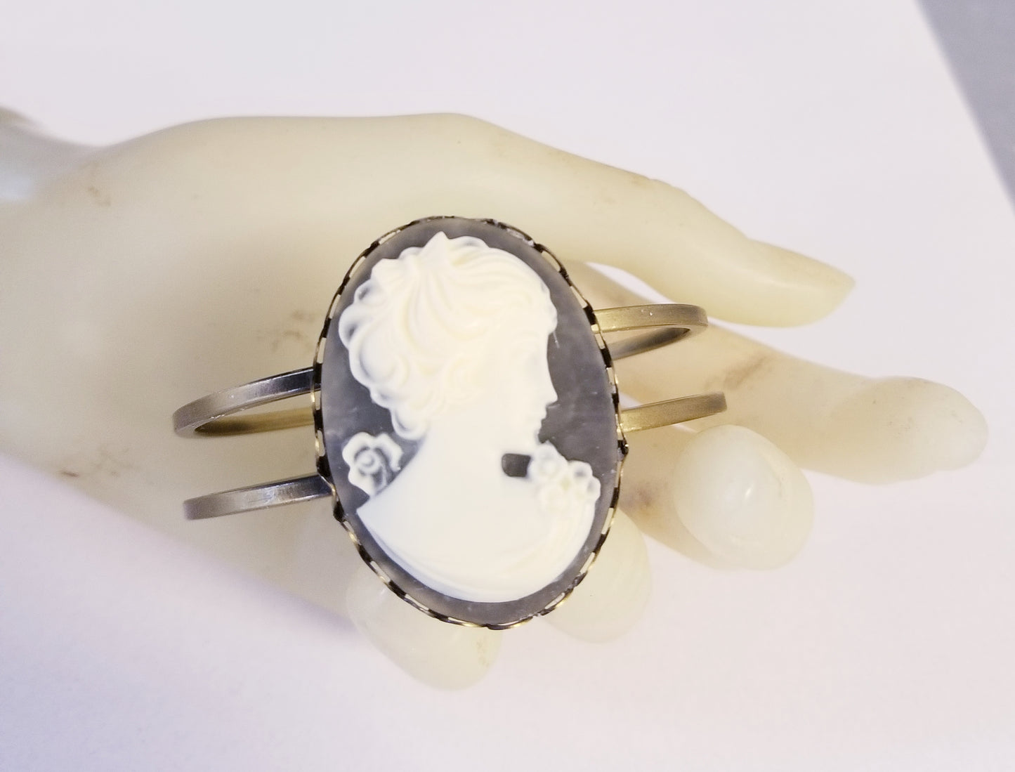 Le Creme Cameo Bracelet