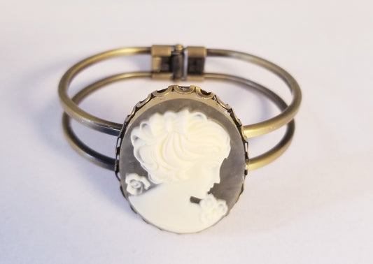 Le Creme Cameo Bracelet