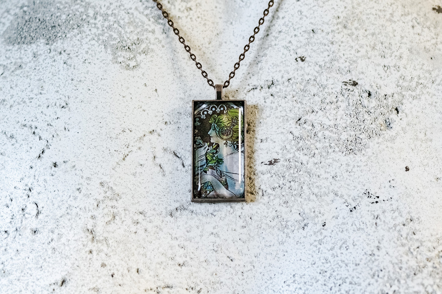 La Plume Cabochon Necklace