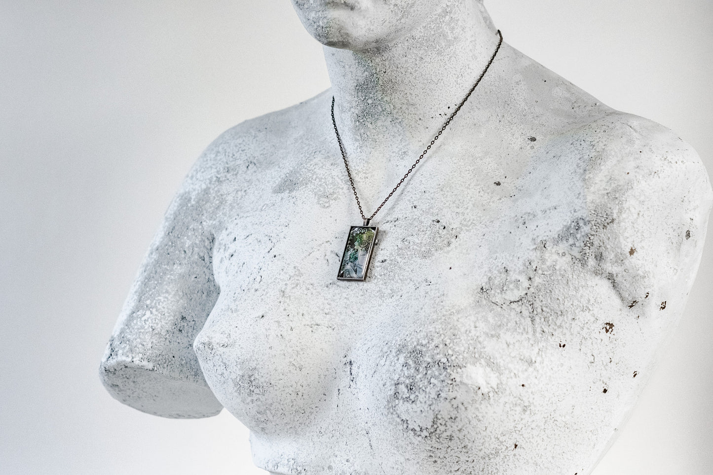 La Plume Cabochon Necklace