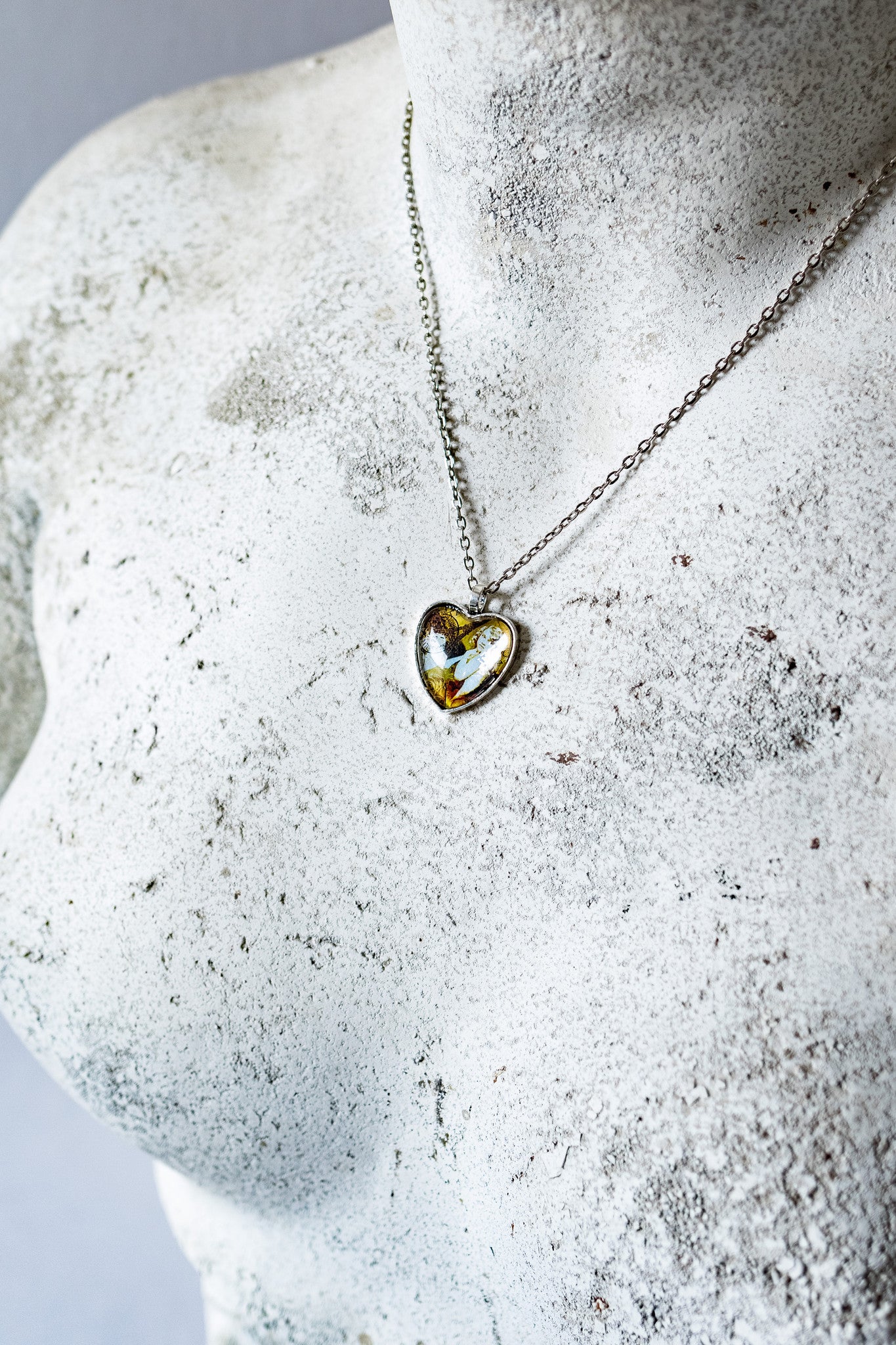 The Shy Lady Cabochon Necklace