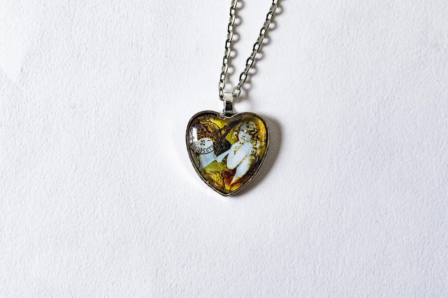 The Shy Lady Cabochon Necklace