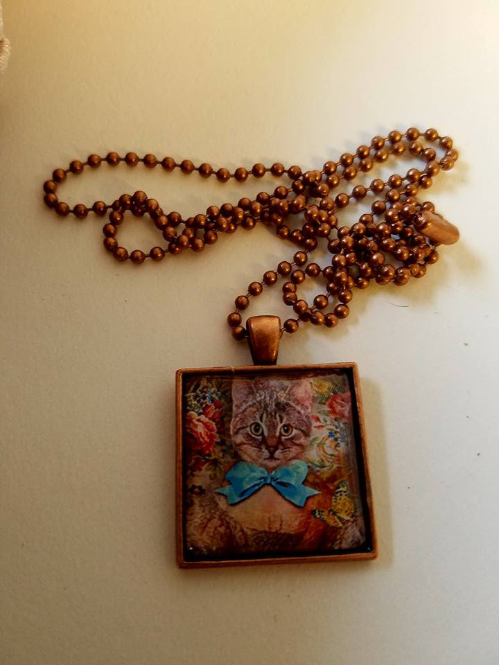 Vintage Kitty Princess Cabochon Necklace