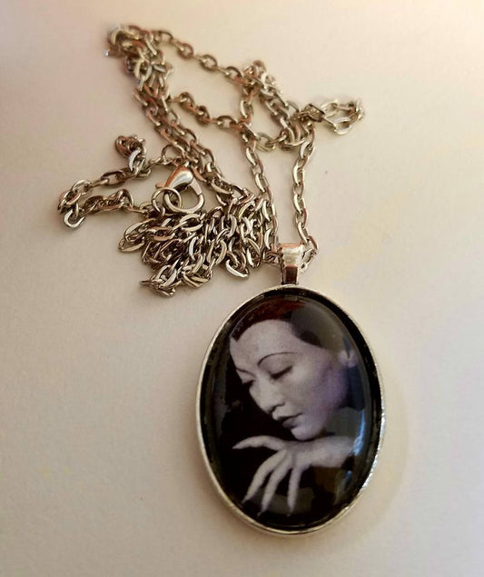 Anna May Wong - Nails Cabochon Necklace