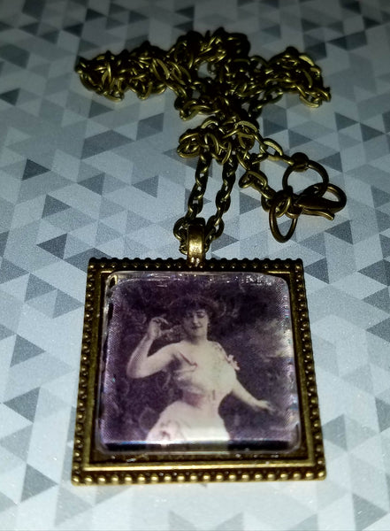 Harlot Cabochon Necklace