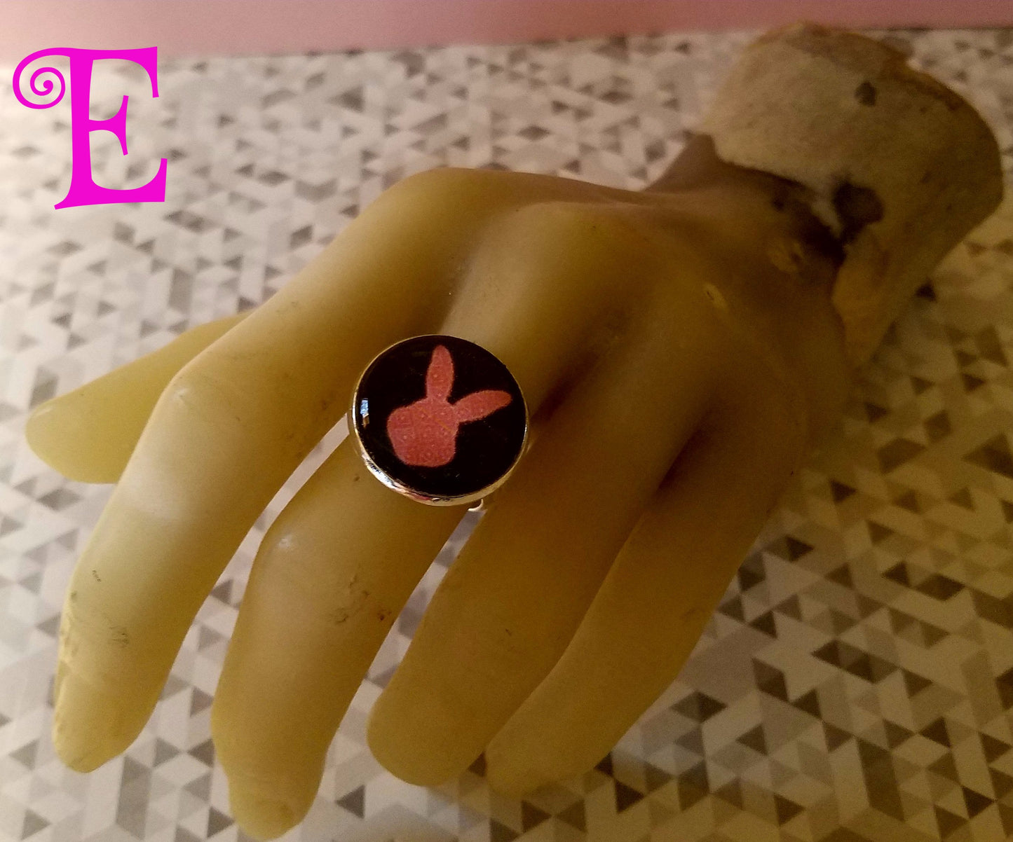 Hase Cabochon Ring