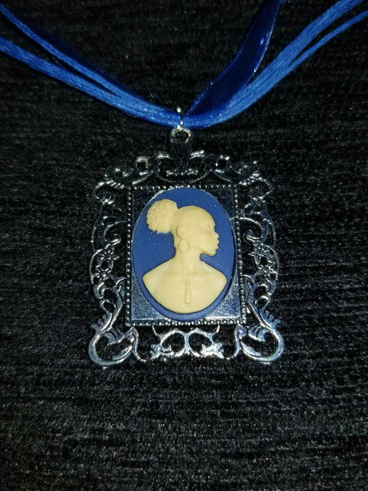 Lady of Colour Cameo Necklace