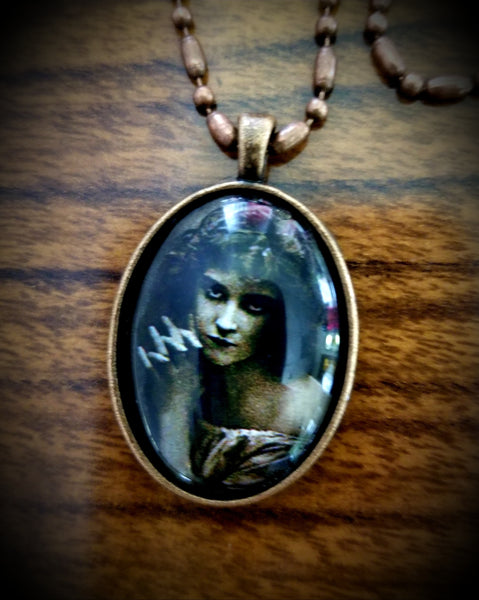 Nocturnes Cabochon Necklace