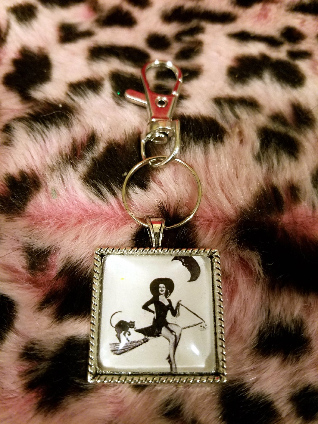 1" Vintage Halloween Pin Up Cabochon Key Chain