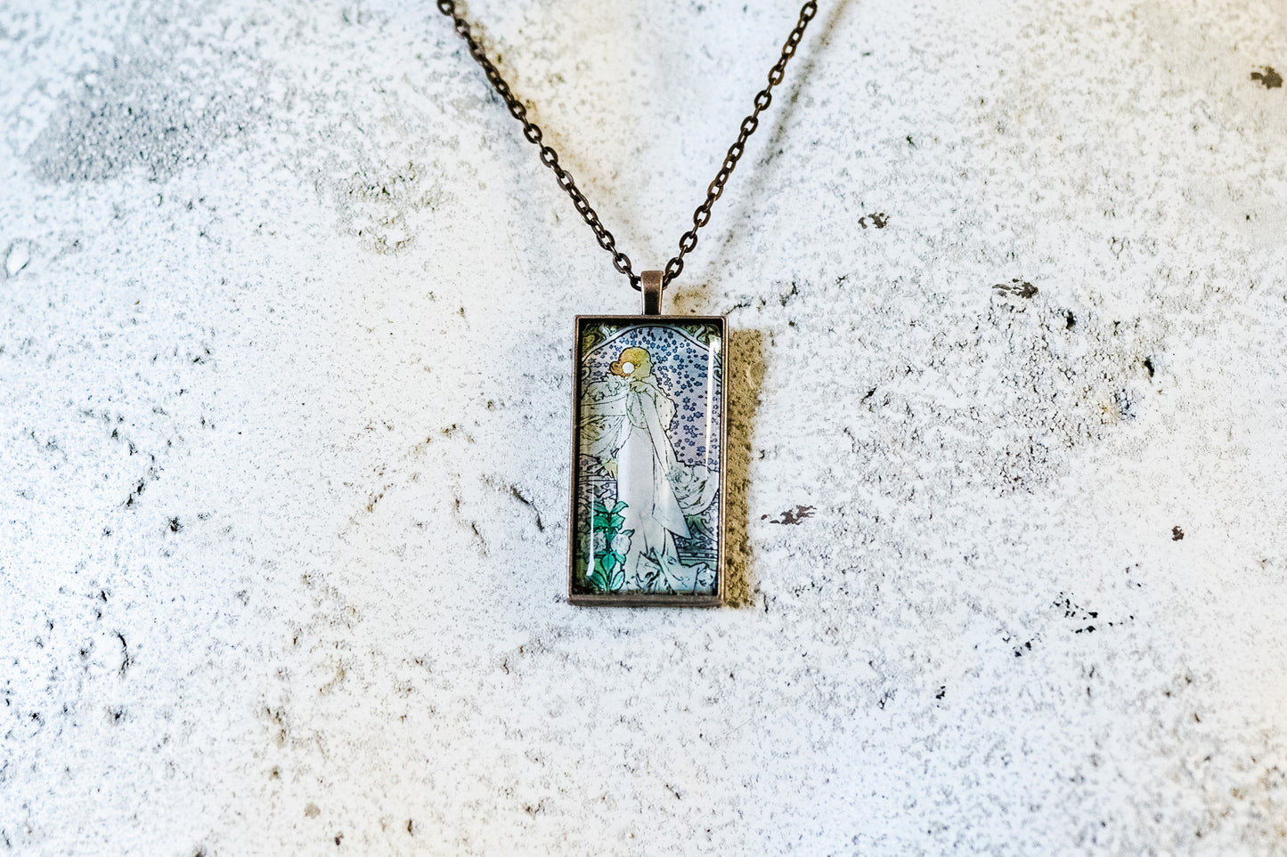 La Dame Aux Camelias Cabochon Necklace