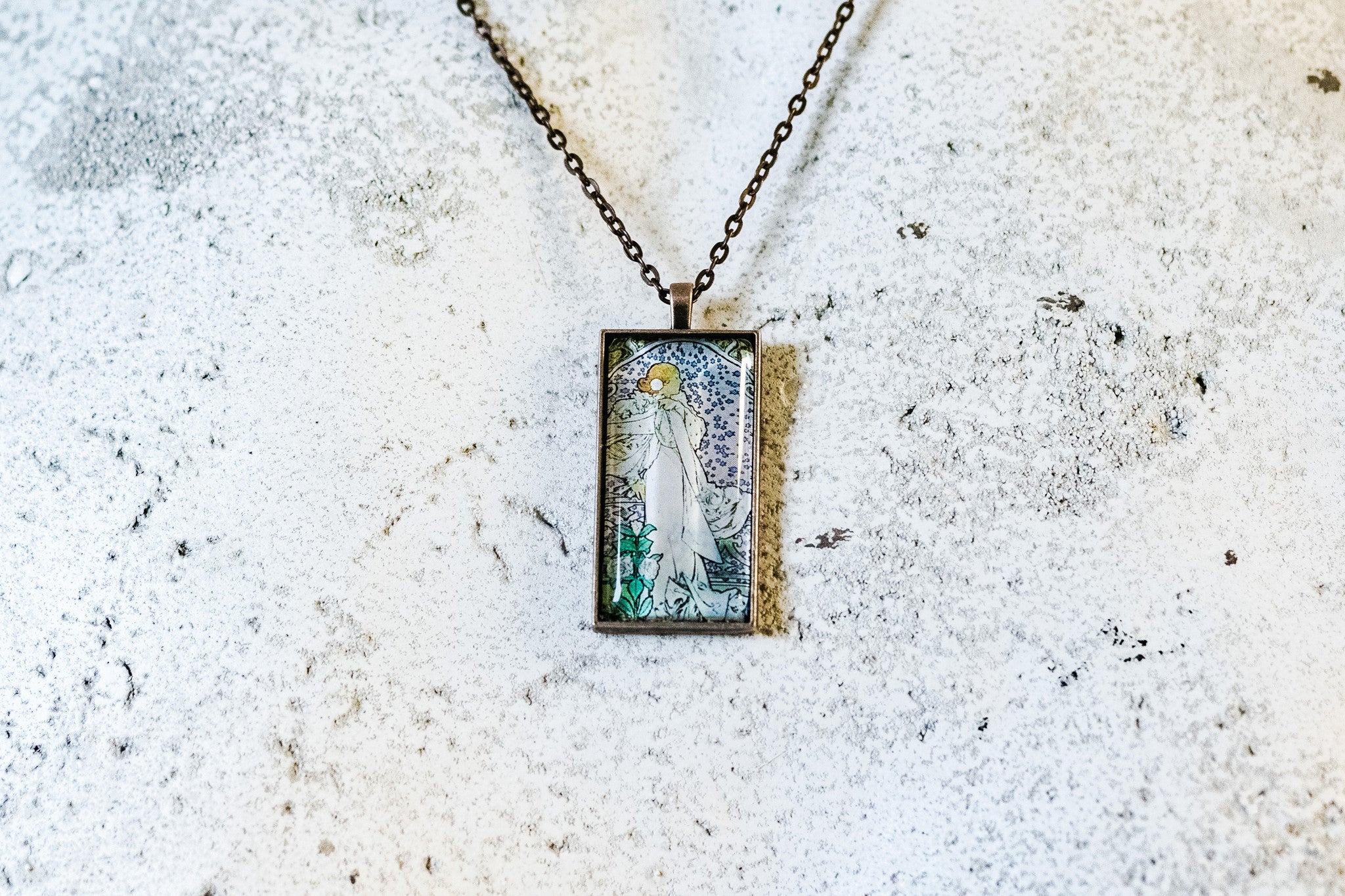 La Dame Aux Camelias Cabochon Necklace
