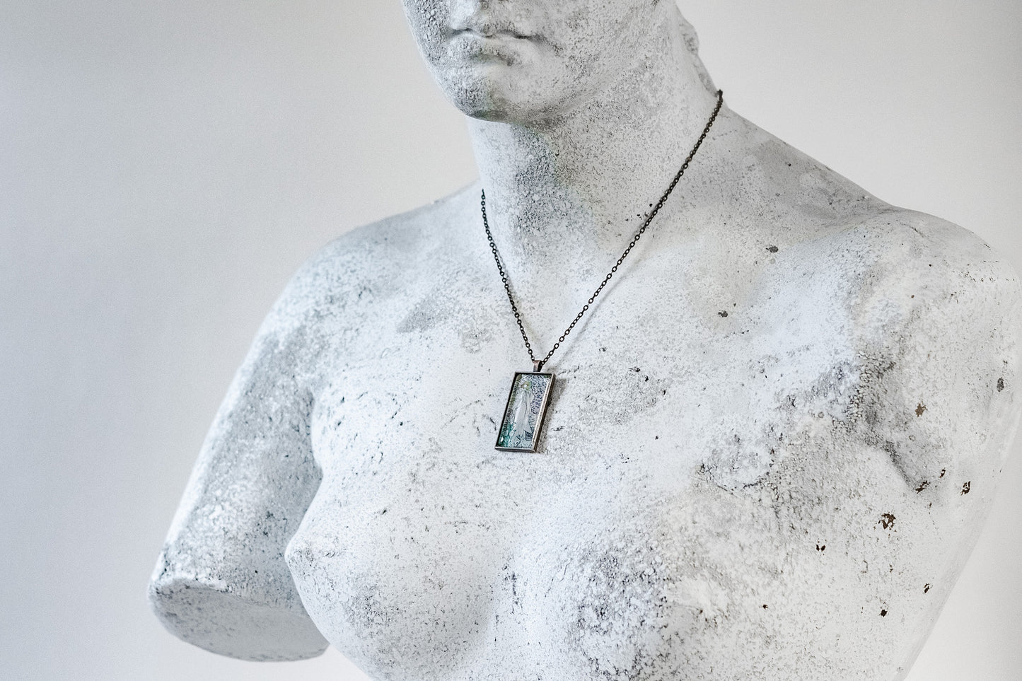 La Dame Aux Camelias Cabochon Necklace