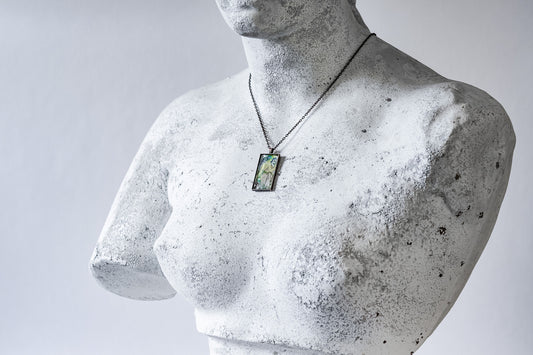 The Carnation Cabochon Necklace