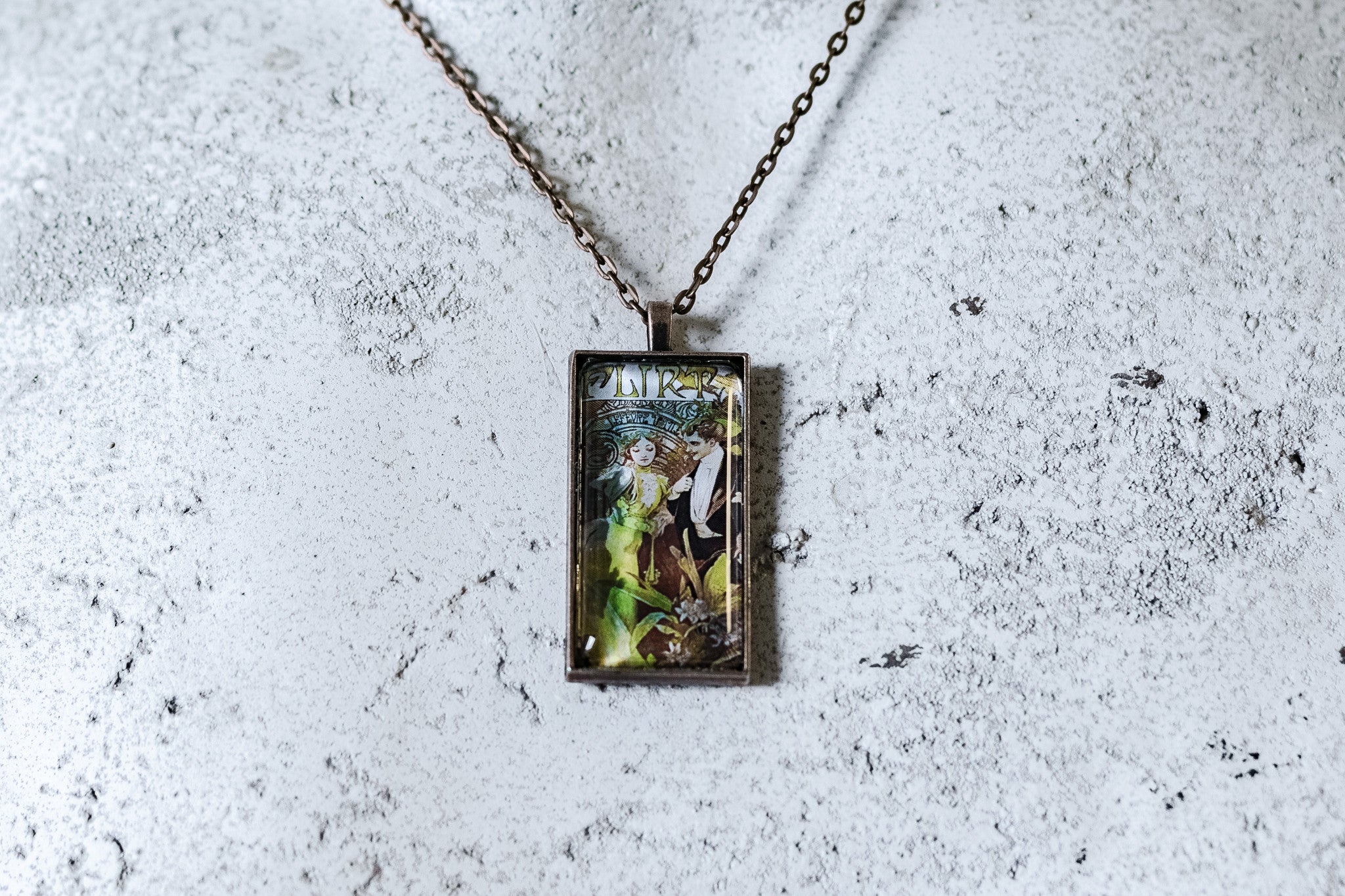 Flirt Cabochon Necklace