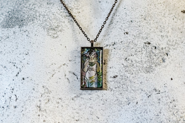 The Rose Cabochon Necklace