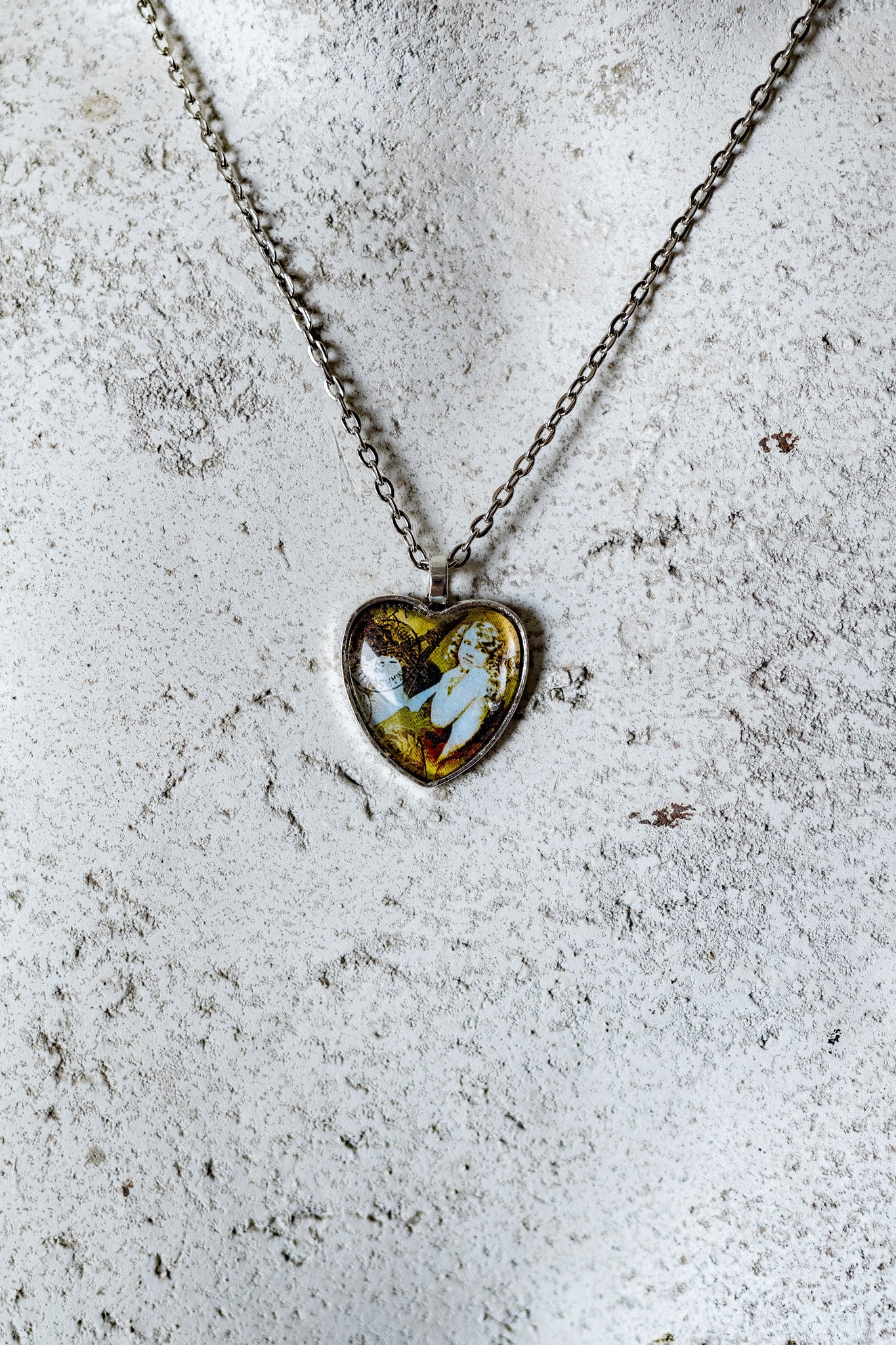 The Shy Lady Cabochon Necklace